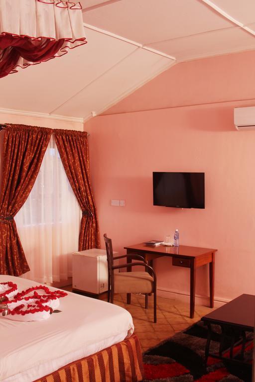 Jumuia Hotel Kisumu Buitenkant foto
