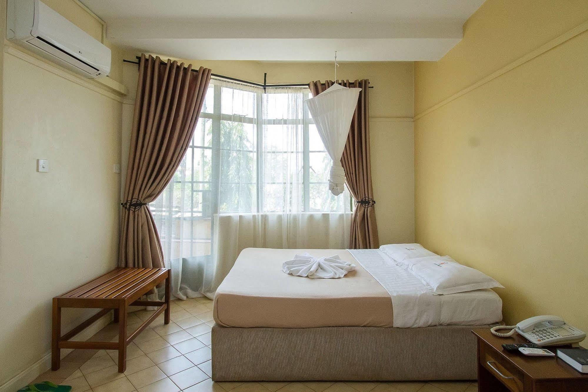 Jumuia Hotel Kisumu Buitenkant foto