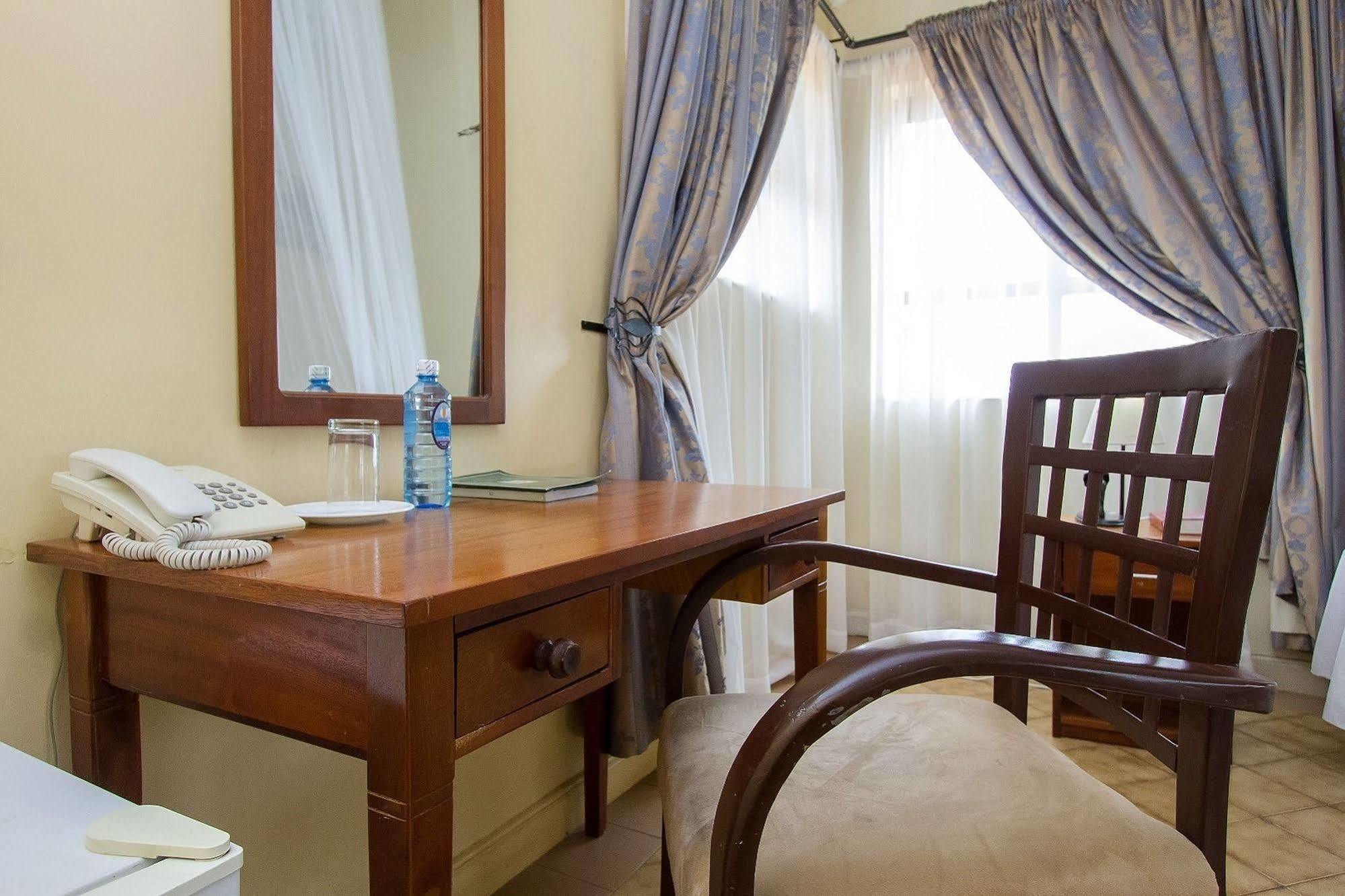 Jumuia Hotel Kisumu Buitenkant foto